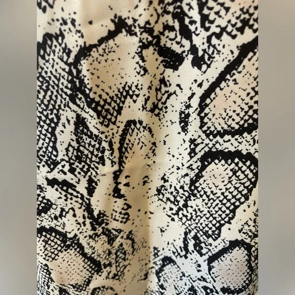 Black and white skin print women top - Picture 3 of 4